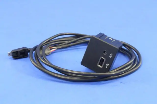 Usb Auxiliary Port Cable - Mopar (68086690AE)