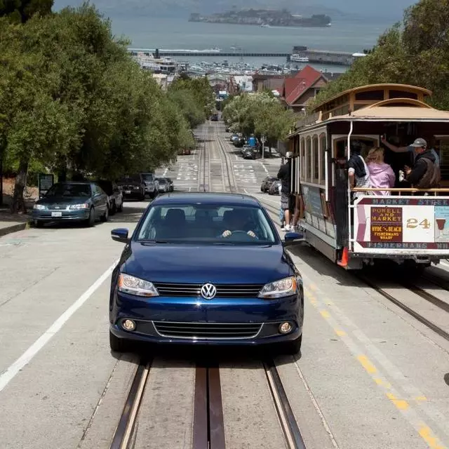 Lower Grille Chrome Lip - Volkswagen (5C6-853-671-RYP)