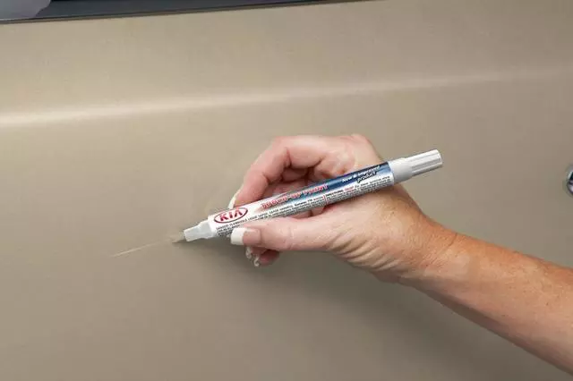 UA015TU5014SK2A - Paint Pen: Touch-Up Paint Pen - Beachwood Pearl SK2 for Kia: Sedona Image