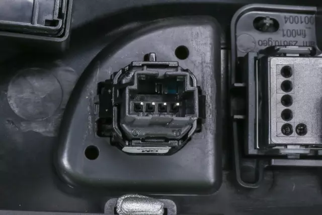 Moon Shine Metallic Front Floor Console Accessory Trim Plate - GM (84241581)