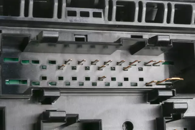 84044722 - Electrical: Fuse &amp; Relay Box for GM Image