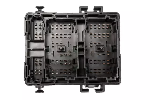 ポメページ 2010-2013 GM Engine Wiring Harness Junction Block 22798215